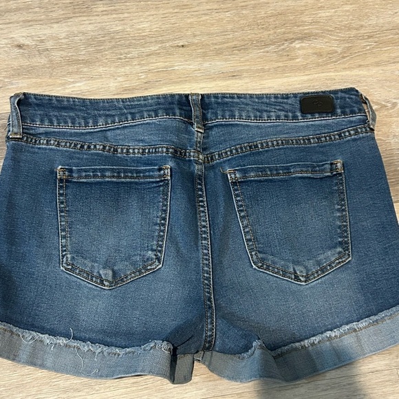 Celebrity Pink Blue Jean Shorts with Rolled Hems size 30/11 - Picture 4 of 5